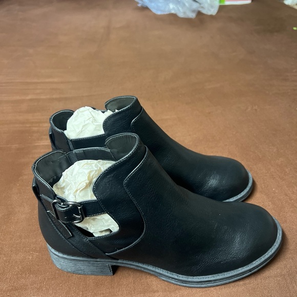 LUKEES by MUK LUKS | Black Bobbi Ankle Boot - Women Size 11 - Picture 3 of 5